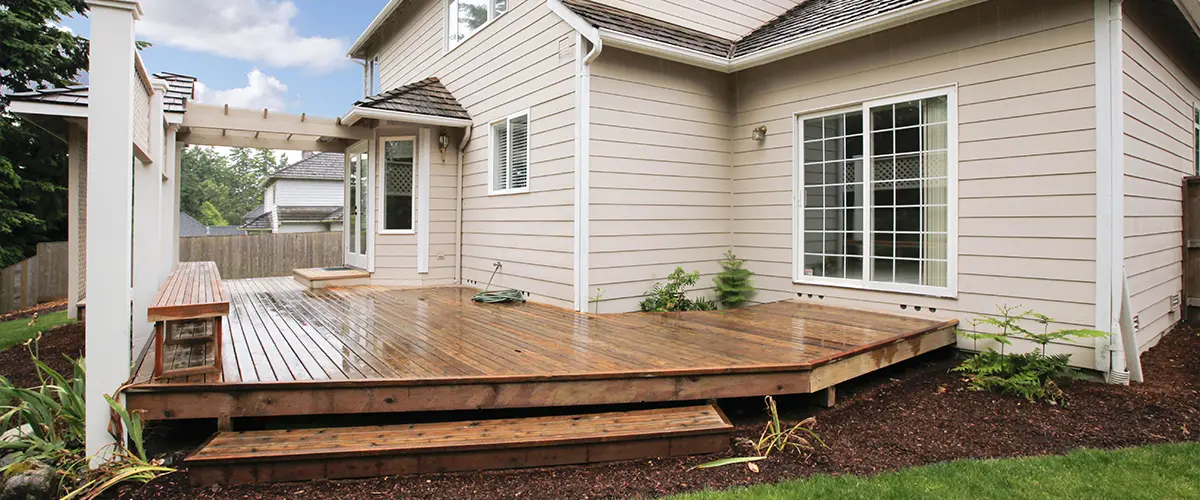 A wet, ground level deck without a railing