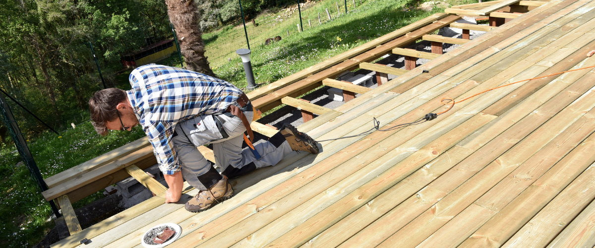 carpenter building wood decks for deck companies in Severna Park